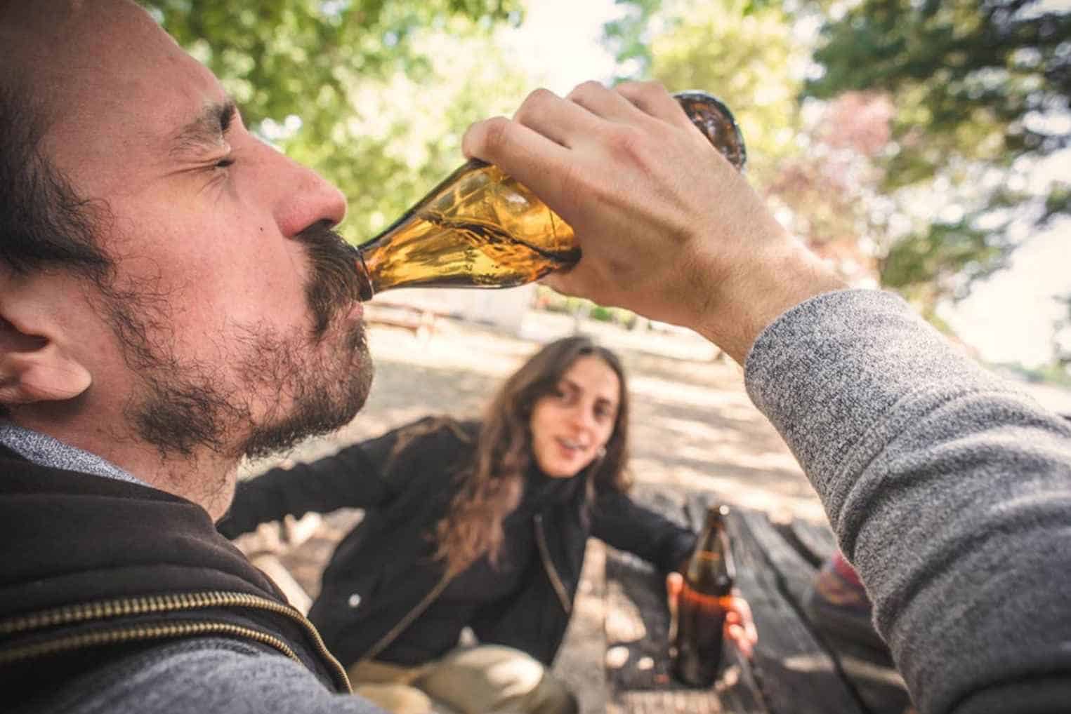 3 Ways To Chug A Beer Fast 5 Tips Before You Do It 3-ways-to-chug-a-beer-fast-5-tips-before-you-do-it