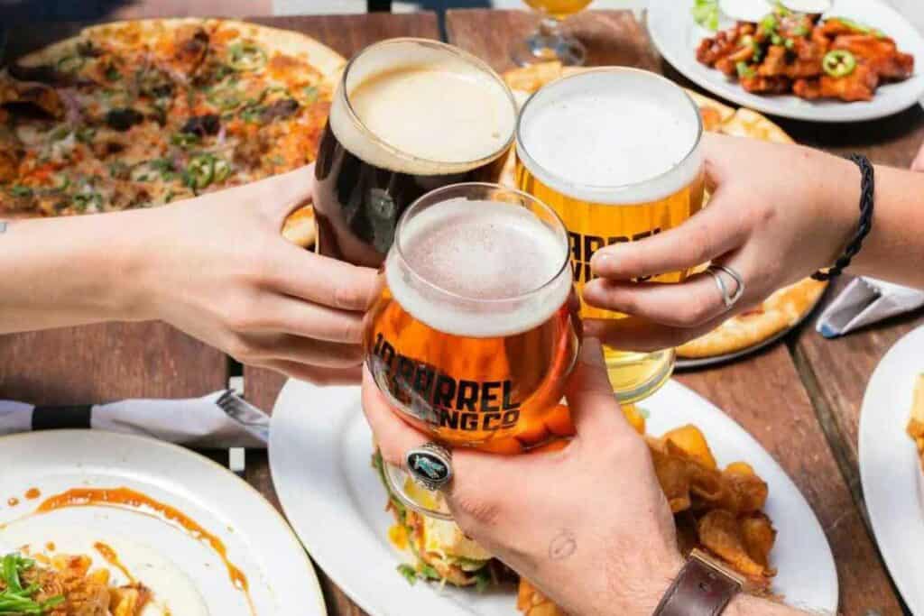 3 Ways To Chug A Beer Fast (5 Tips Before You Do it)