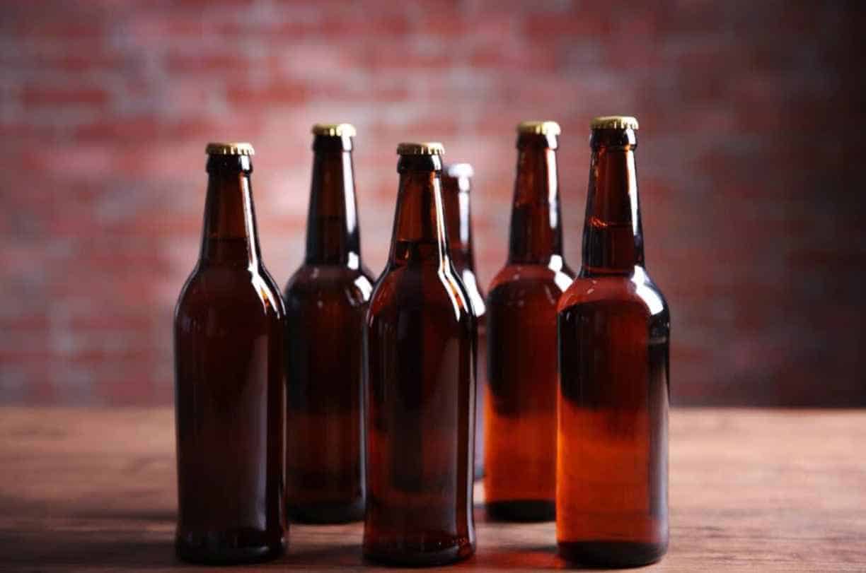 7 Best Ways to Remove Beer Bottle Labels (Step-by-Step)