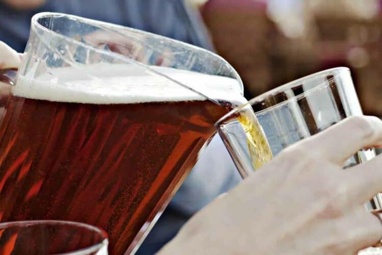 How Many Ounces are in a Pitcher of Beer? (Facts & Guide)
