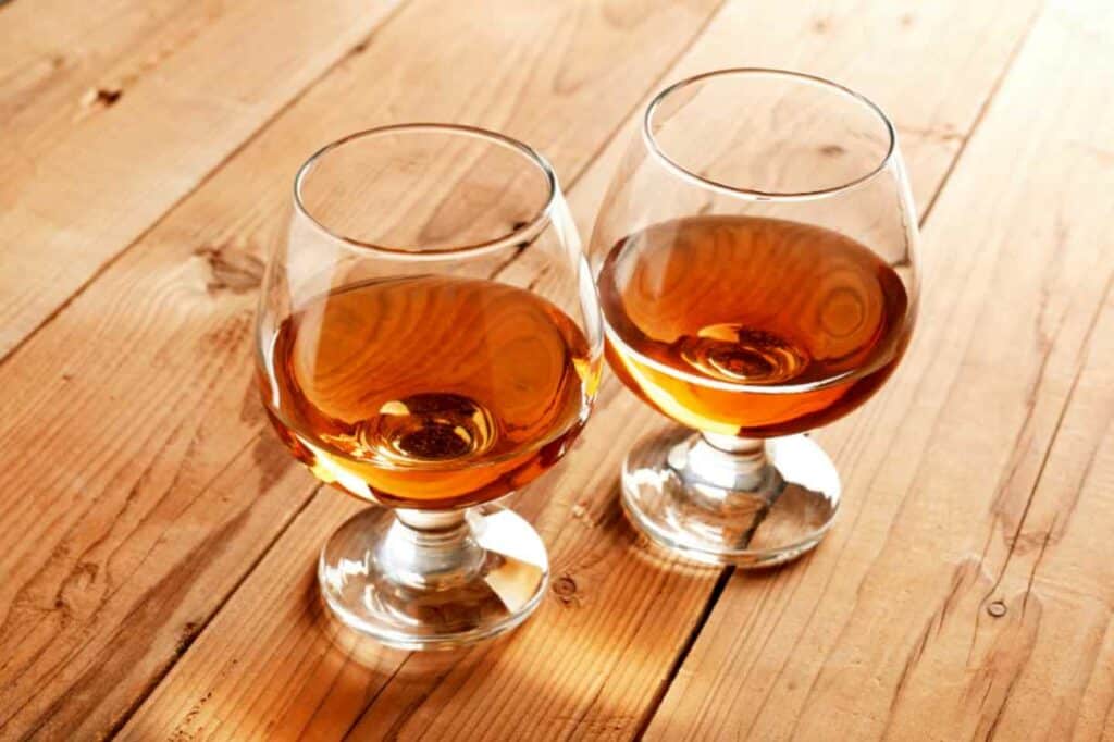 8 Beer Glass Types And Their Beer Pairings (Beer Glass Guide)