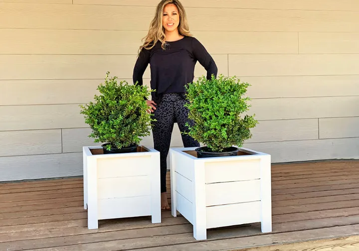 $20 DIY Cedar Wood Planter Box 