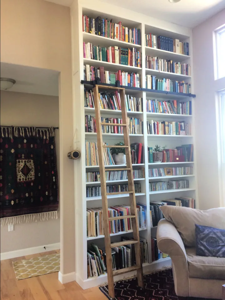 Cheap Built-in Wooden Bookshelves