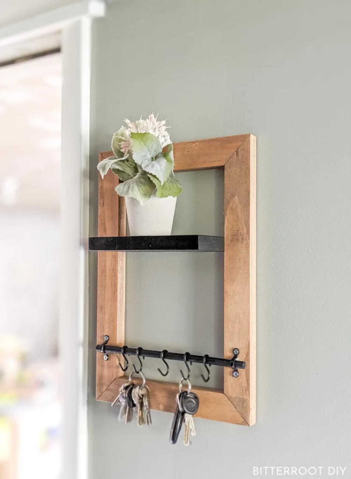 Crafting Your Own Floating Shelf Key Holder