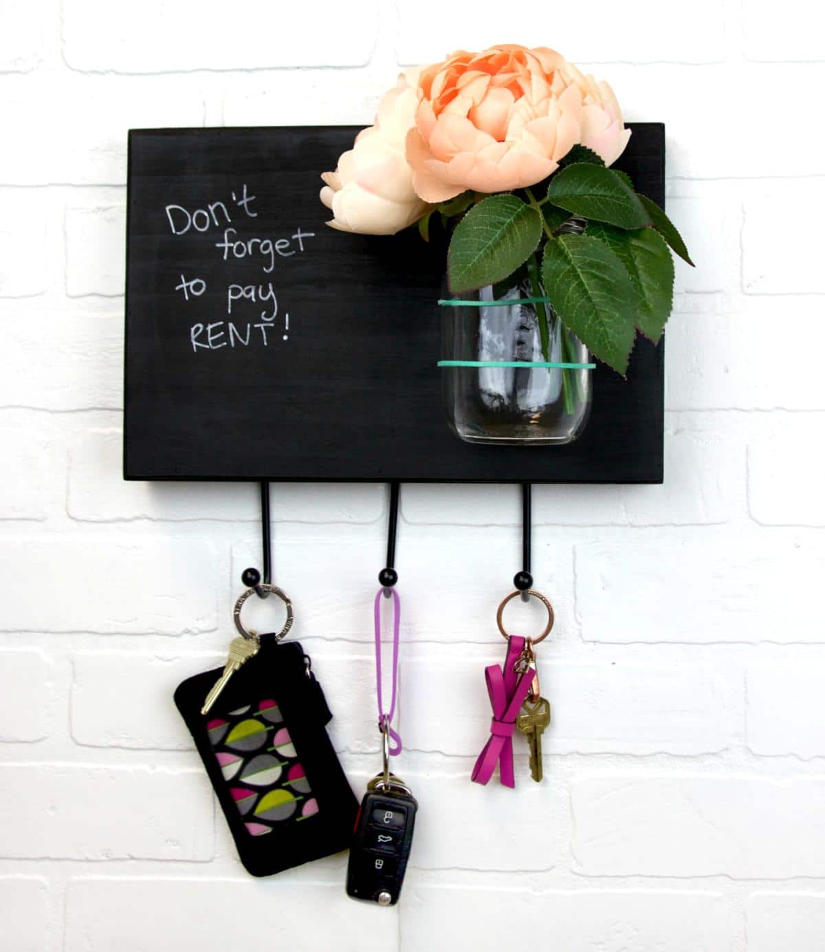Crafting a DIY Memo Board with Key Rack