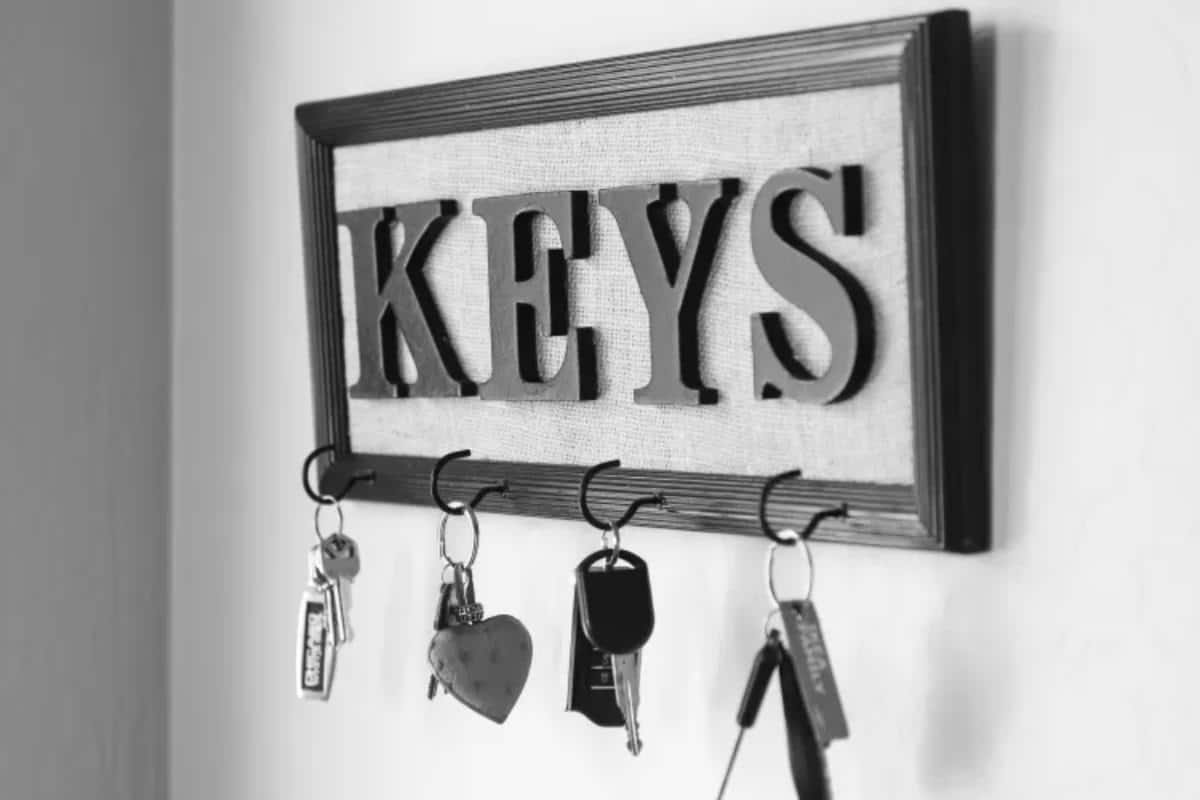 Crafting a Farmhouse-Style Key Holder