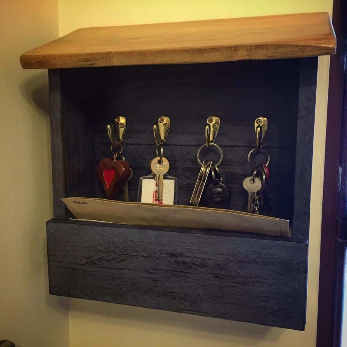 Crafting a Pallet Wood Key Holder