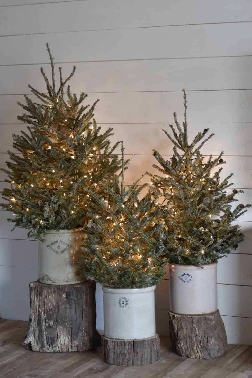 19 DIY Christmas Tree Stand Ideas
