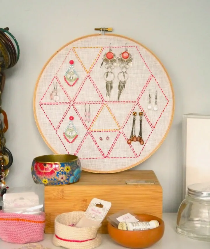 DIY Embroidery Hoop Earring Holder