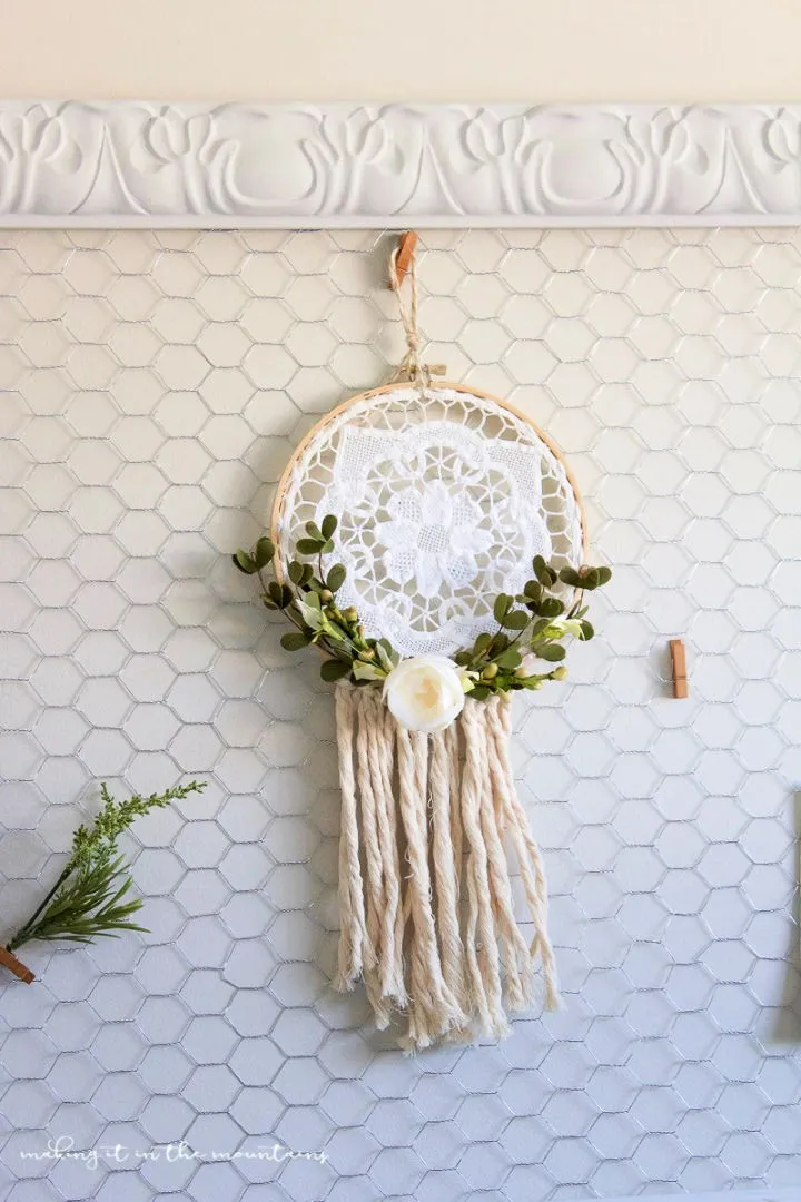 DIY Farmhouse-Style Dreamcatcher