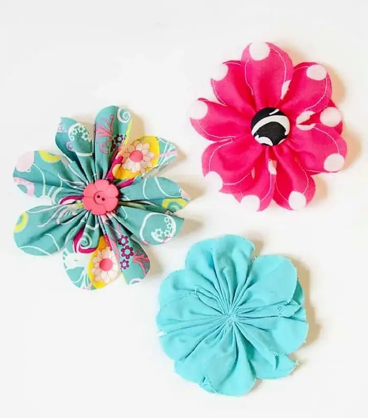 23 Simple DIY Fabric Flower Tutorials for Elegant Decorations