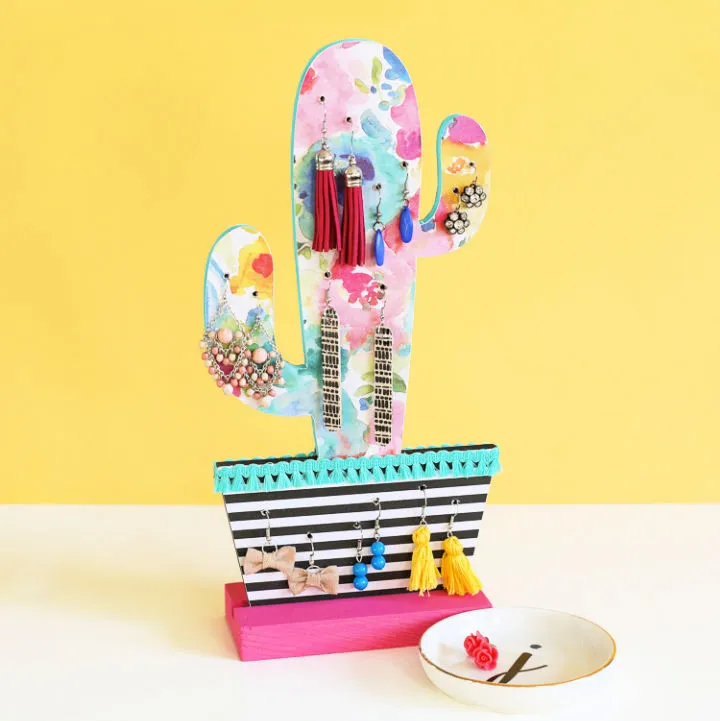 How to Make a Cactus Earring Holder