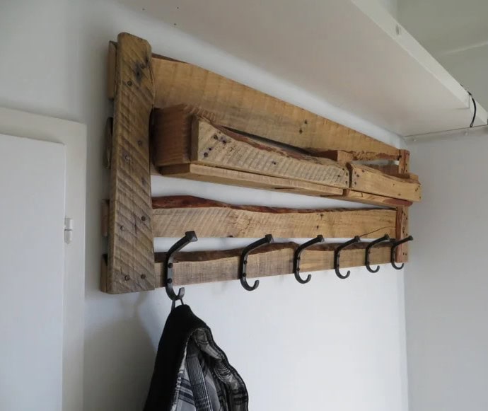 25 DIY Coat Rack Designs for Home Decor