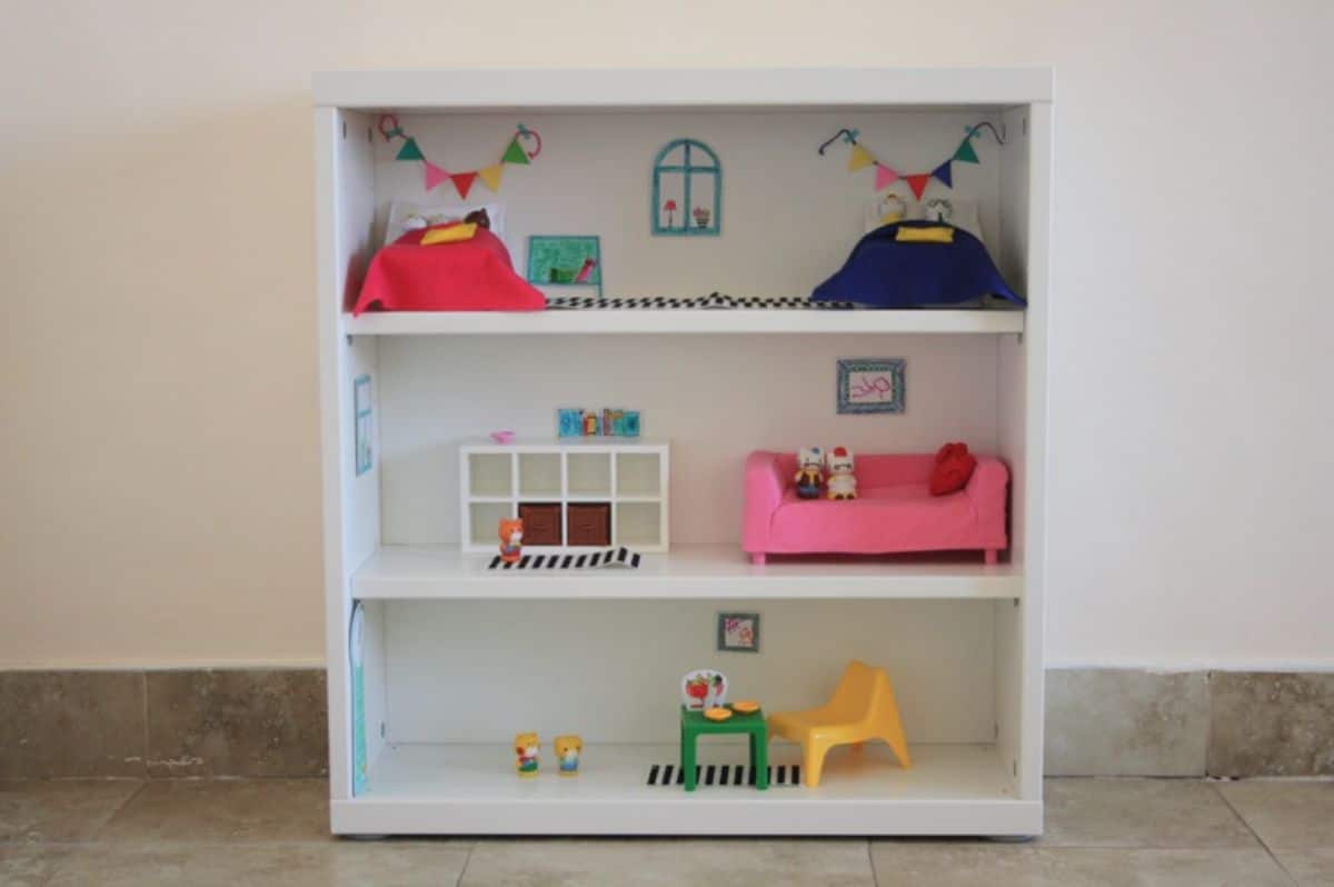 Simple Bookshelf Dollhouse