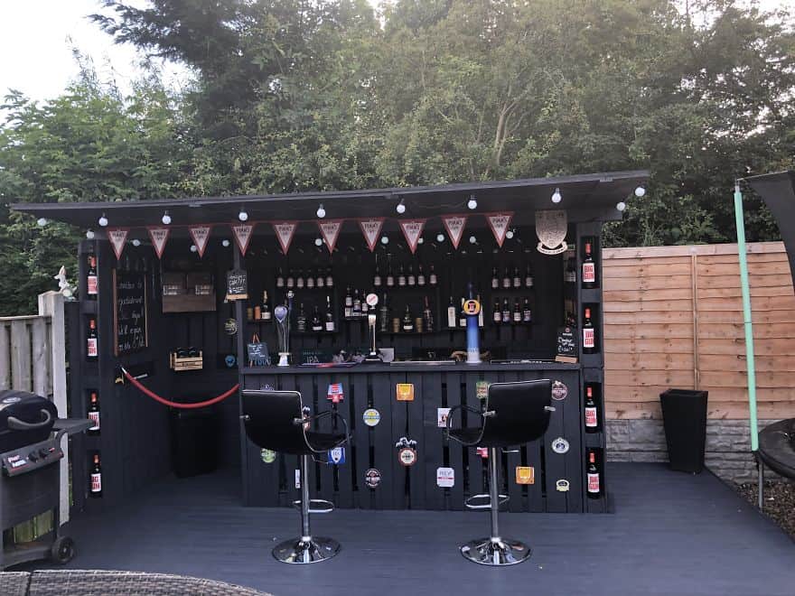 This DIY Pallet Bar in Your Backyard Can Cost Only $112 to Make