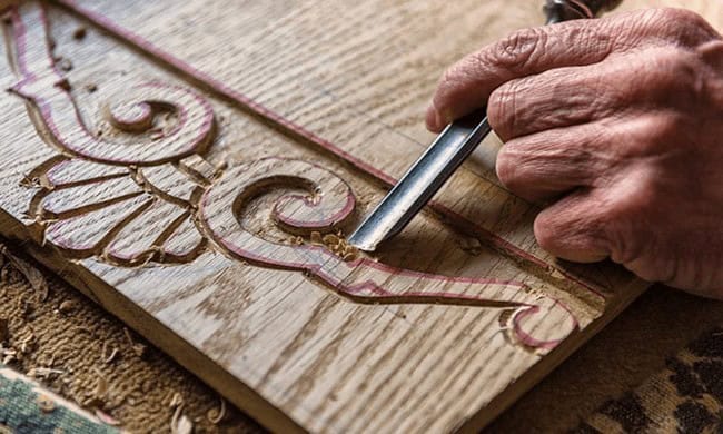Learning How To Carve Patterns In Wood