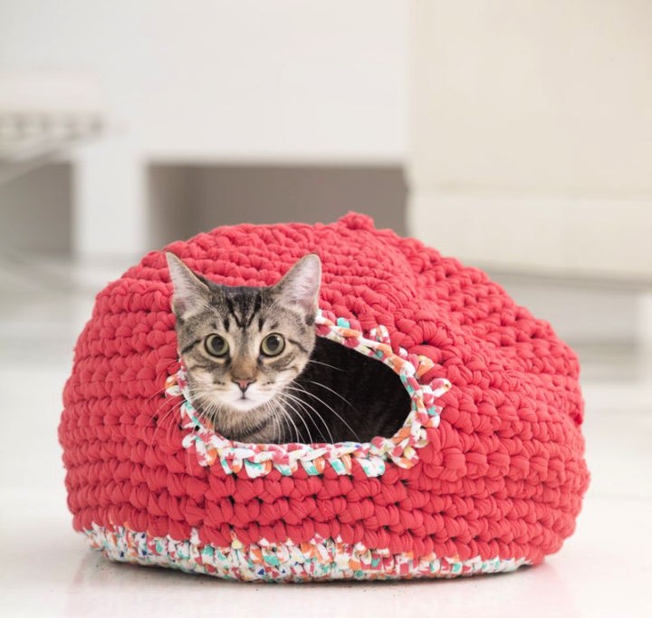 25 Free Crochet Cat Bed Designs to Pamper Your Pet