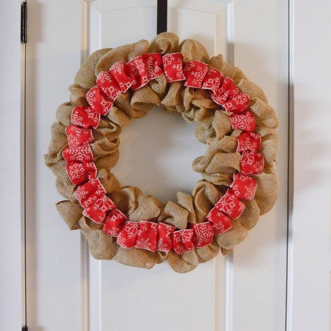 DIY Rustic Christmas Burlap Wreath: