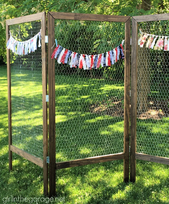 DIY Folding Display With Chicken Wire