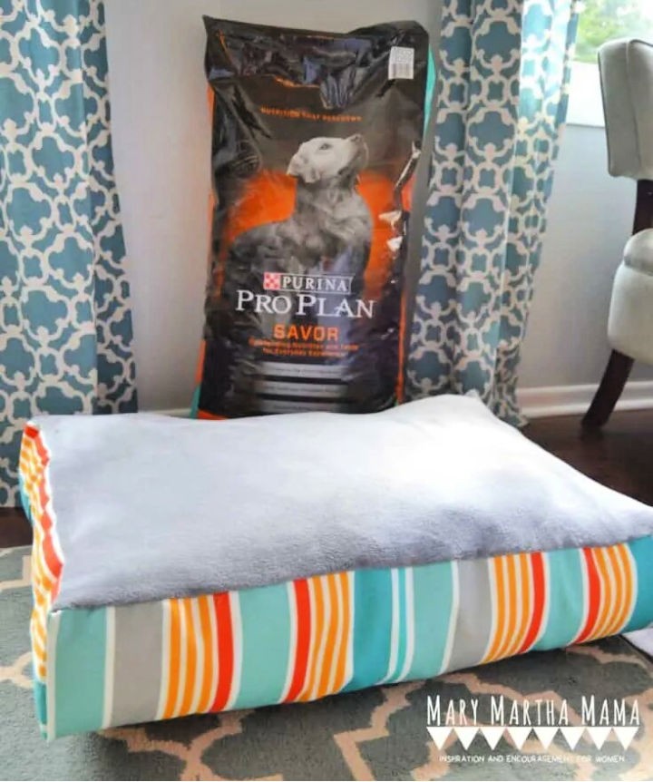 How to Sew a Dog Bed at Home