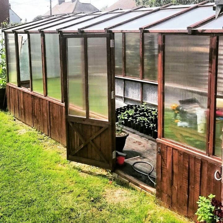 How to Build a Greenhouse Out of Pallets