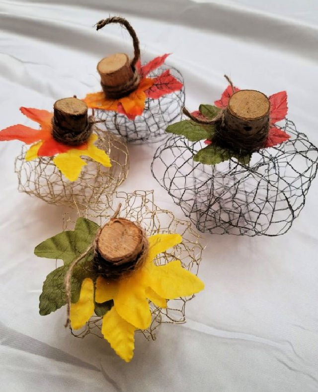 DIY Chicken Wire Ribbon Pumpkin
