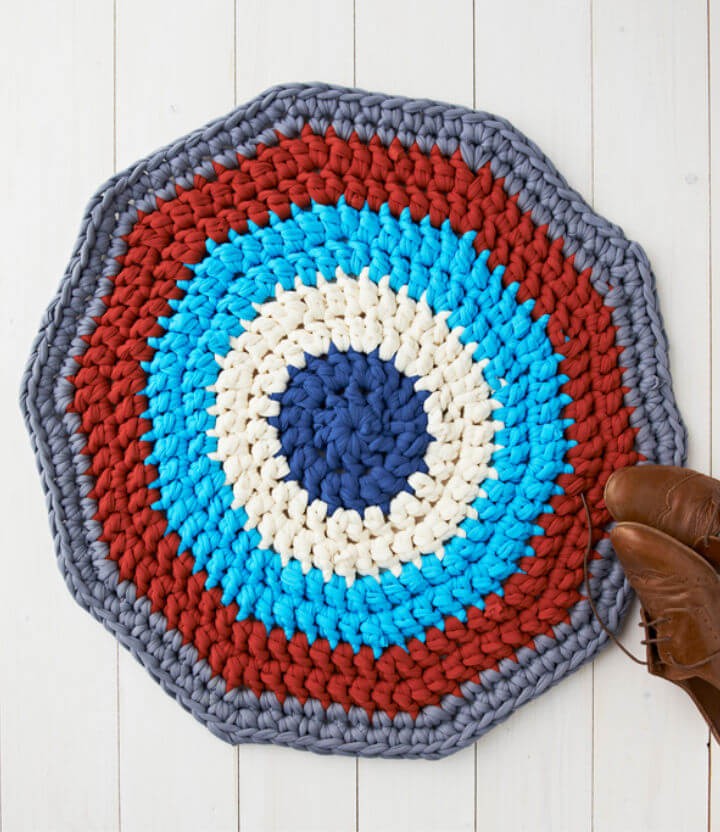 Make a T-shirt Yarn Rug – Free Crochet Pattern