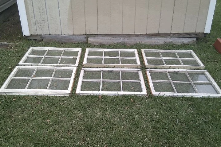 DIY Small Pallet Greenhouse
