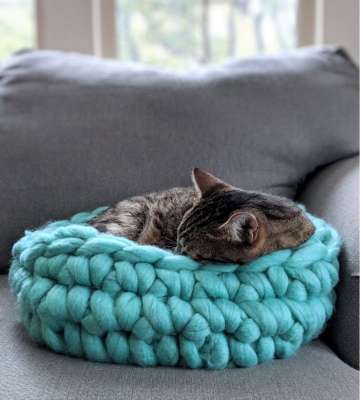 25 Free Crochet Cat Bed Designs to Pamper Your Pet