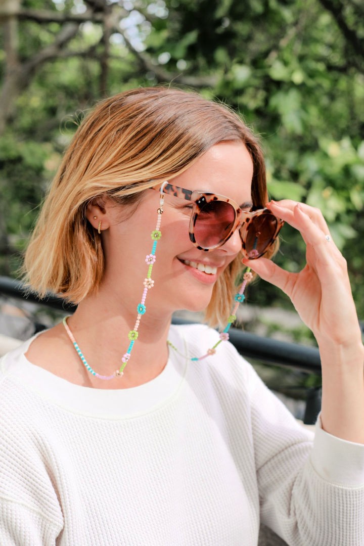 Beaded Daisy Sunglasses Chain