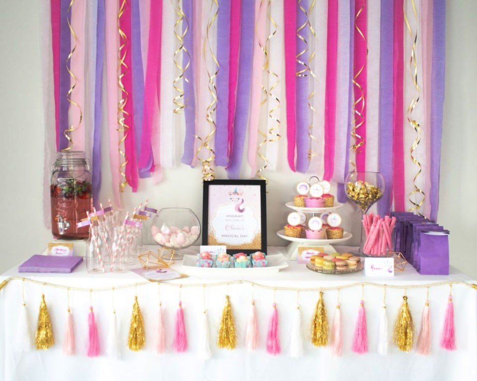 Crepe Paper Streamer Backdrop Design