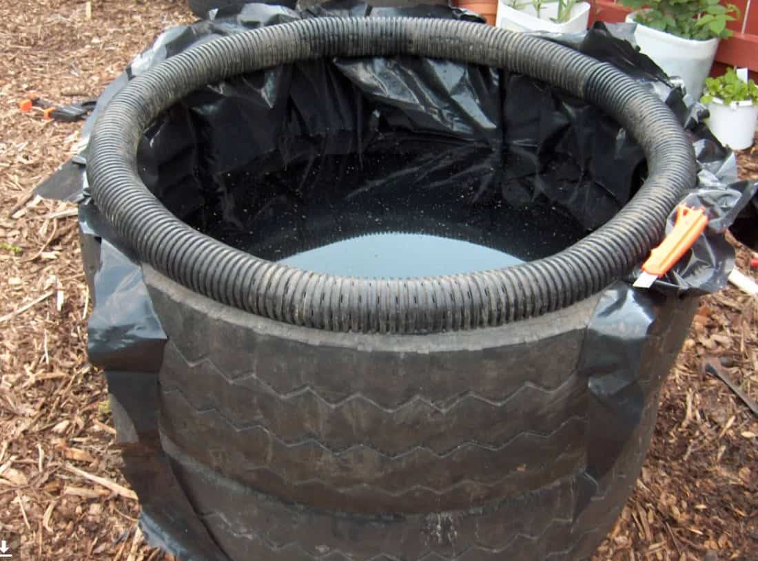 Clip the Liner with Drainage Pipe
